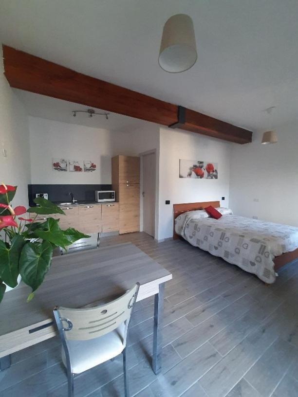 La Rondine Apartment Roccasparvera Bagian luar foto